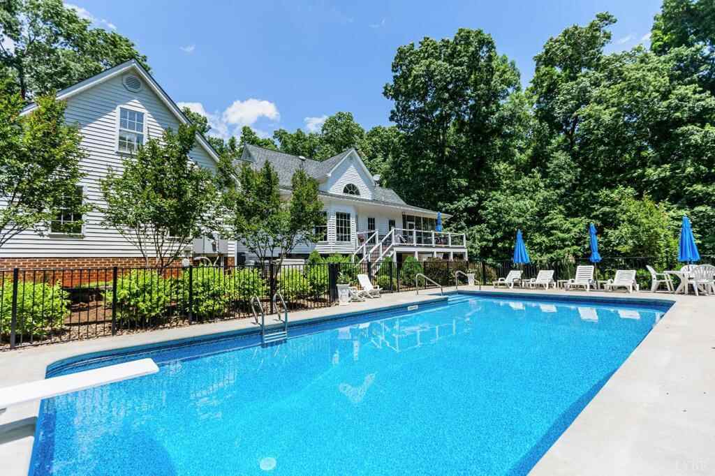 Pool next to white house