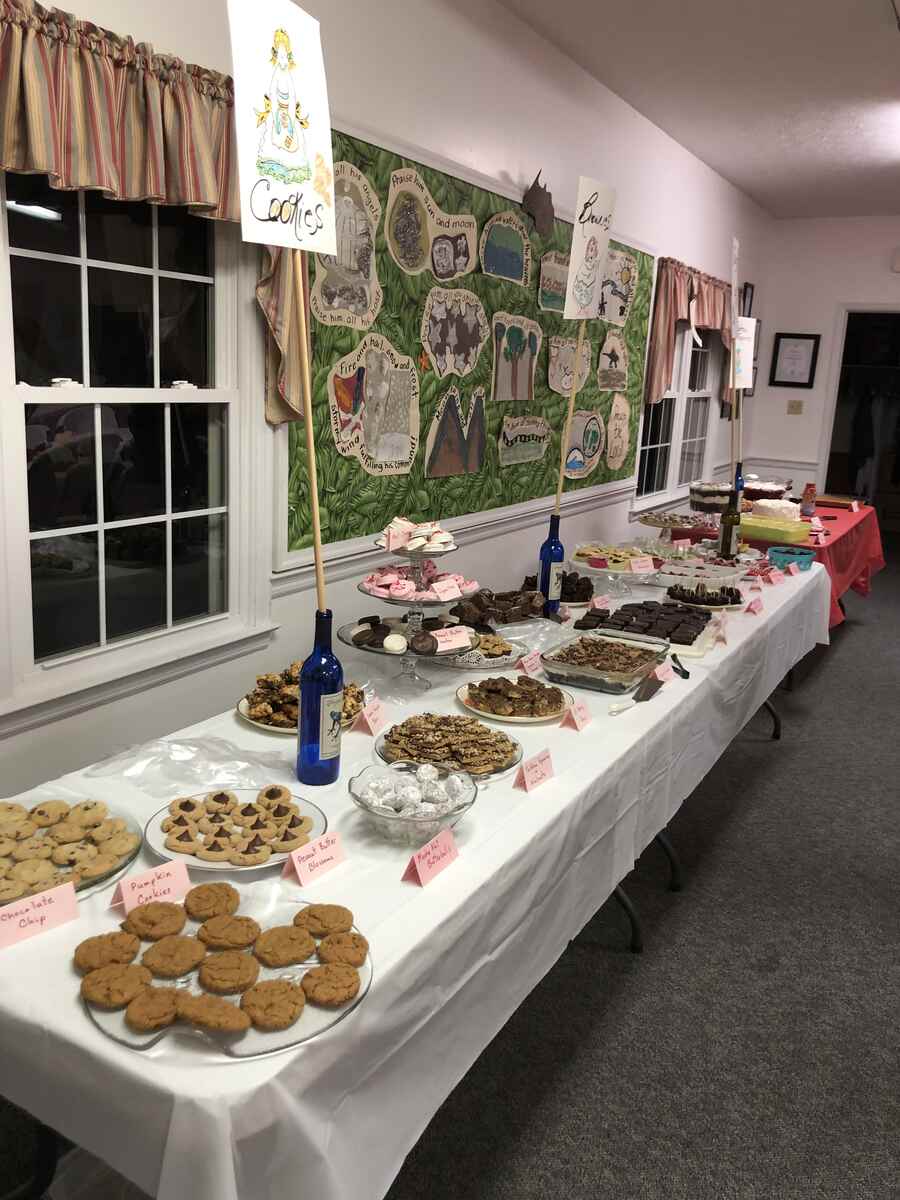 Table with cookies displayed