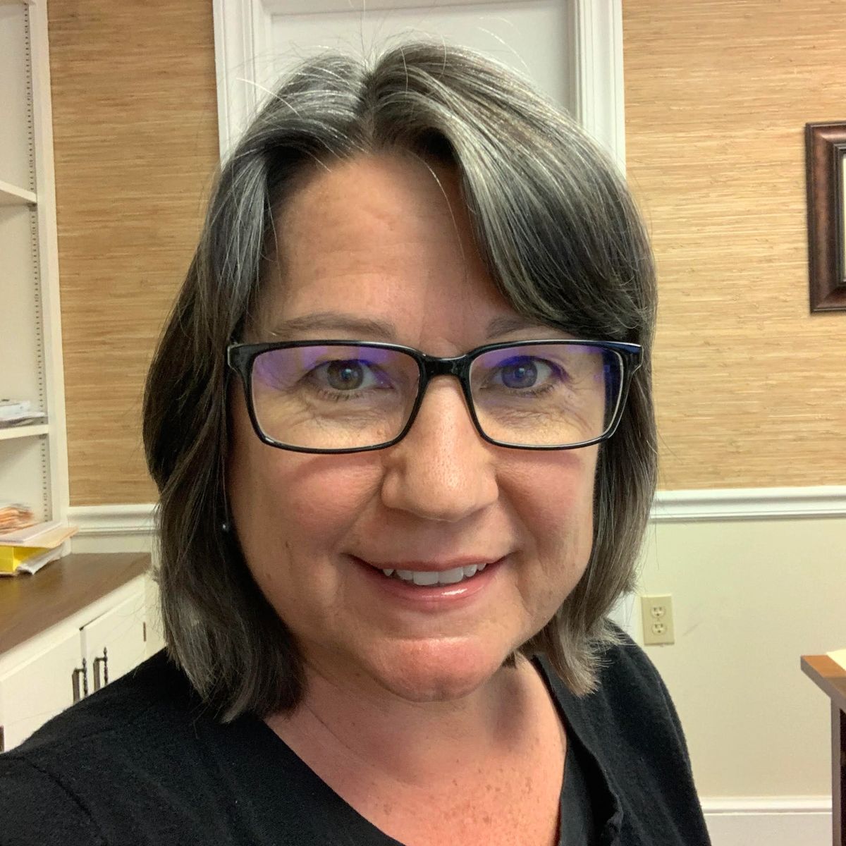 headshot of lisa murray priority bookeeping, brunette woman with glasses